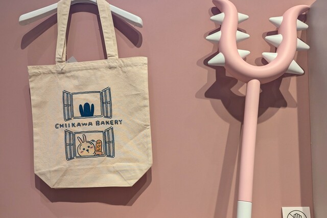 【ちいかわベーカリー】「ちいかわベーカリー トートバッグ 窓からチラッと ナチュラル」2,860円