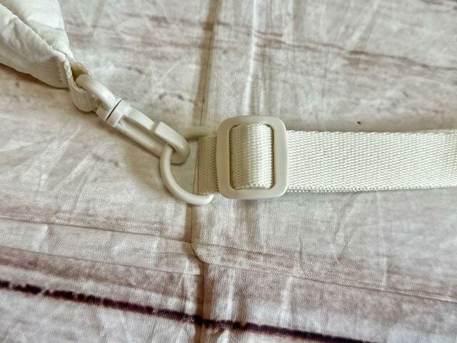 ショルダーストラップは取り外し可能な仕様