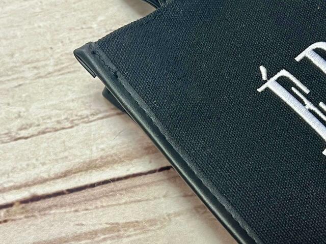 色はブラック。合わせやすいのがうれしいポイント♪