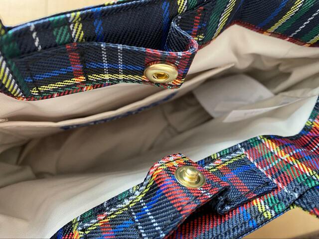 【サンリオ×ROOTOTE ベビールー（チェック）】開閉はスナップボタン式。ゴールドがおしゃれ♪