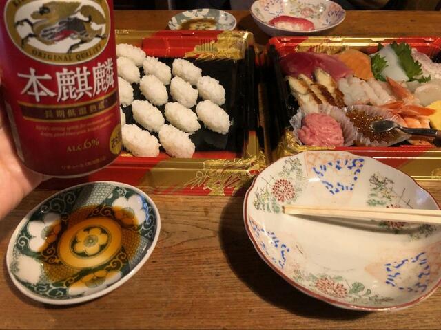 【はま寿司　お家ではま寿司セット】想像以上に楽しめるおうちお寿司パーティ。帰りのことを考えなくていいのでお酒を気軽に飲めるのも嬉しいポイントです。