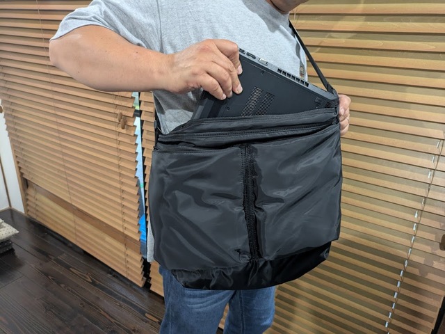 【3COINS  アーバンドリフトショルダー】太めでしっかりした作りのショルダーベルトで、重い荷物でも肩が痛くなりにくいのが嬉しい◎