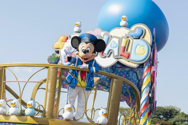 「クワッキーセレブレーション★ ドナルド・ザ・レジェンド!」のようす【「ディズニー・パルパルーザ“ドナルドのクワッキー・ダック!ダック!ダックシティ!”」】