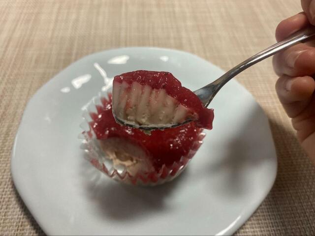 【セブン-イレブン　甘酸っぱい苺とルビーチョコの濃厚テリーヌ】深煎りコーヒーとの相性ばっちり