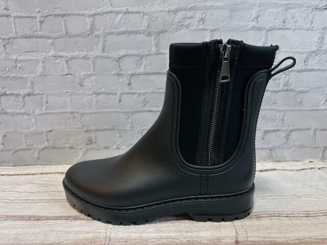 サイドファスナー付きで着脱ラクラク!