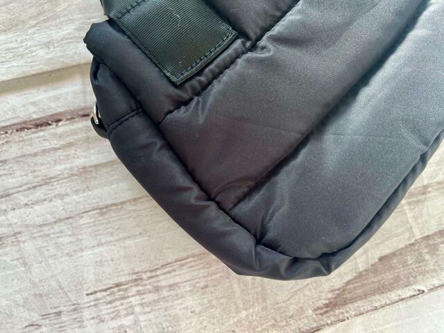 ダウンジャケットによく使われているようなポリエステル生地。ふかふかで柔らかい！