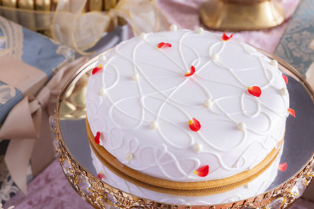 「クチュール・ブランシュ」<期間:2025年11月15日~12月28日>【【ヒルトン広島】18世紀フランスの王妃の世界に浸るスイーツビュッフェ『マリー・アントワネットのロイヤルクリスマス』】