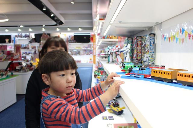 あっ！トーマスだと嬉しそうな表情。