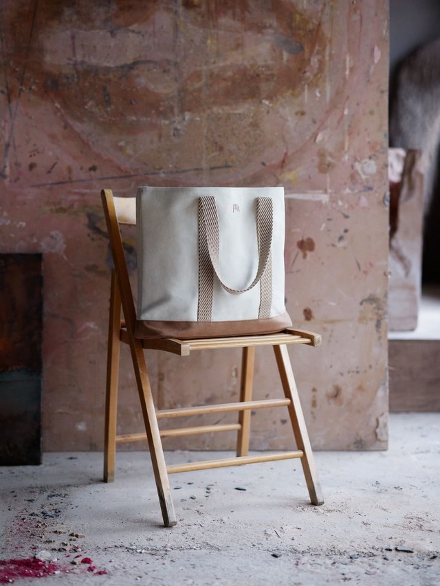 コットンキャンバス素材を使用したトートバッグ