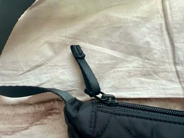 ファスナートップ付きなため、開閉しやすい