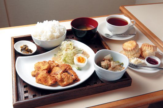 関西ハンバーグの名店／Cafe La lune de l'est（加美）　日替わりラルーンランチセット  1000円