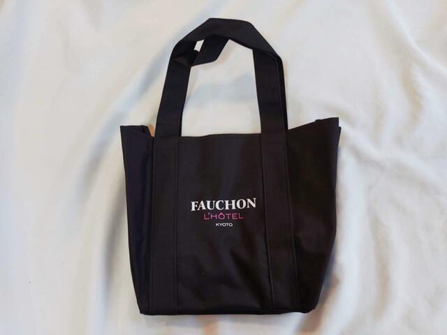 背面には、フォションホテル京都のオリジナルロゴがプリント
