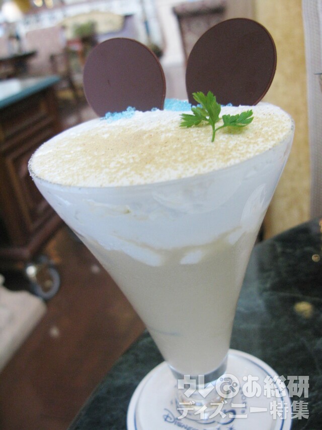 豆乳、黒みつ、きなこなど和テイスト満載の~サマーオーシャン~【ドリーマーズ・ラウンジ 東京ディズニーランドホテル・サマーダイニング アフタヌーンティーセット】