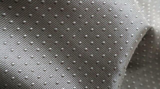 【SHEIN ポンポンペットテント】テントの底面には滑り止め機能付き