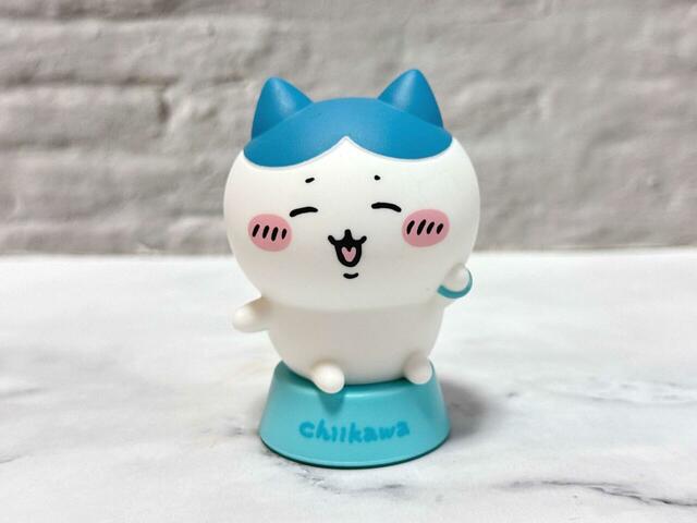 夜店で光る輪を買うエピソードのハチワレ。にっこり笑顔がかわいい！