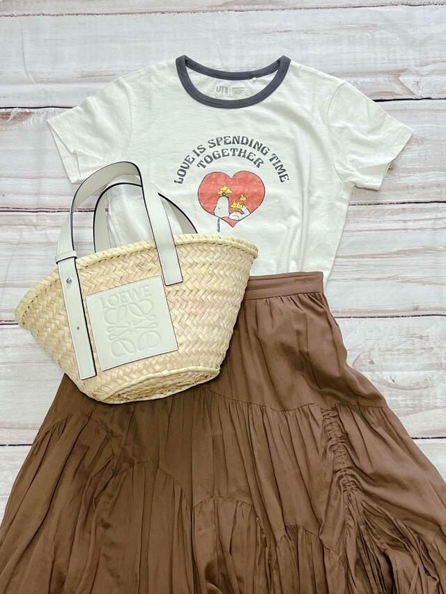 【UNIQLO(ユニクロ)ラブ サンシャイン&ピーナッツ UT グラフィックTシャツ】ふんわりしたスカートを合わせると大人ガーリーに♡