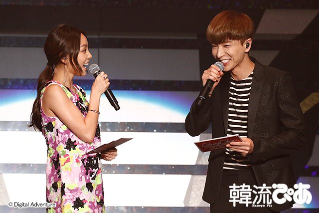 MCのク・ハラとイトゥク 4月24日@千葉・幕張メッセ「Power of K 2016~Korea TV Fes in Japan」 ©Digital Adventure