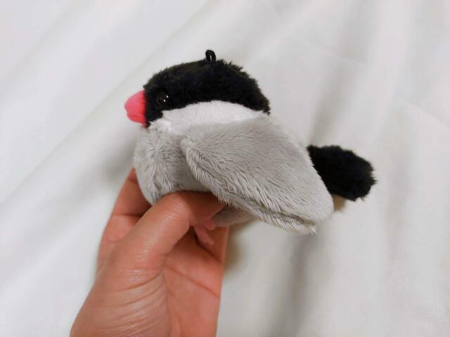 動かすと羽がちょこちょこ揺れます