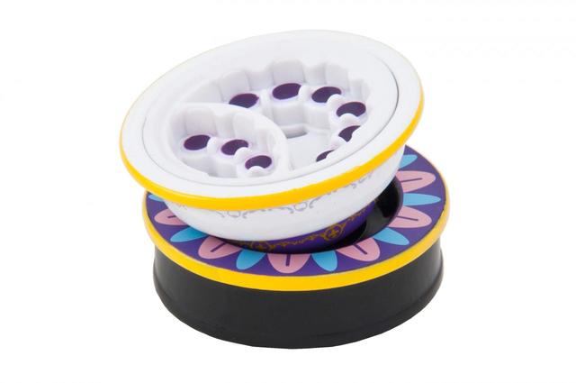 ディズニービークルコレクション〈トミカ〉 1300円｜直径約4×高さ約2.5cm｜東京ディズニーリゾート・アプリ、ギャグファクトリー／ファイブ･アンド･ダイム