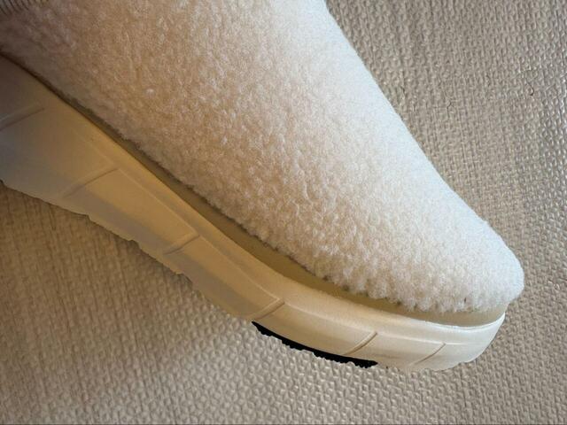 【ワークマン トレッドモックボア】アッパー部分にもこもことしたボア素材が使われています