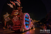 クリスマスバージョン「東京ディズニーランド・エレクトリカルパレード・ドリームライツ」(2016年)|東京ディズニーランド「クリスマス・ファンタジー」