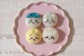 【ファミマ】「ちいかわ食べマスモッチ」あのキャラ新登場！「かわいい×不穏さ」ちいかわワールド全開だった…！