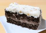 【コストコ ジャーマンバーケーキ 750g 1498円】濃厚なチョコケーキにココナッツの風味がマッチ