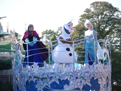 速報 アナとエルサが東京ディズニーランドを 雪と氷の世界 に フローズンファンタジー グリーティング 現地レポ 1 2 ディズニー特集 ウレぴあ総研