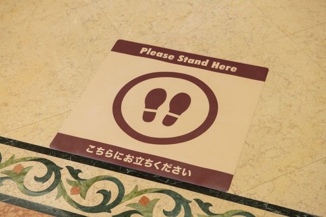 ロビーのスタンディングマーカー