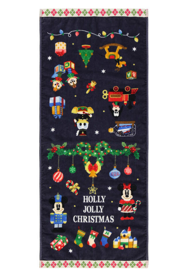 フェイスタオル 1,700円｜東京ディズニーリゾート「ディズニー・クリスマス」スペシャルグッズ｜販売店舗：東京ディズニーランド「ディズニー＆カンパニー」、東京ディズニーシー「ガッレリーア・ディズニー」｜発売日：2024年11月8日（金）