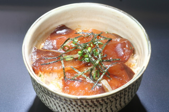 寒ブリ漬け丼(熱めし丼)