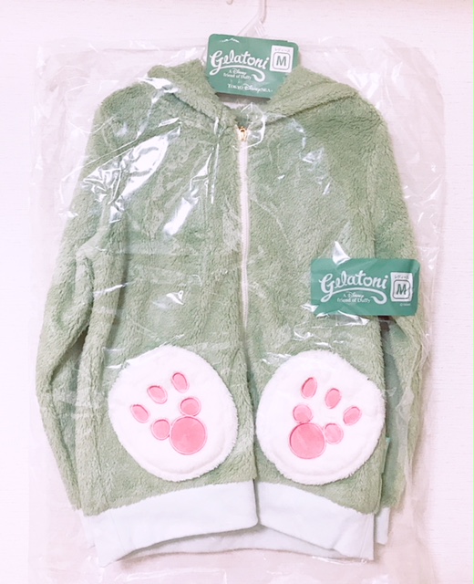 ハンガー吊にビニールをかけた状態で販売