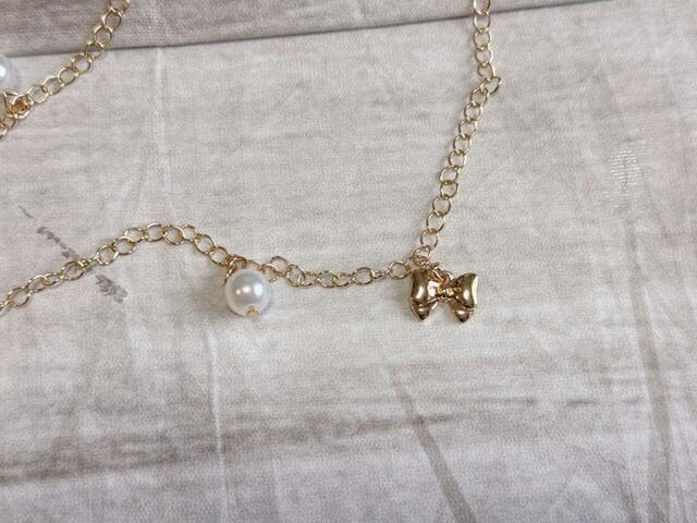 赤ずきんチャチャのチャームはリボンとパールモチーフ付き