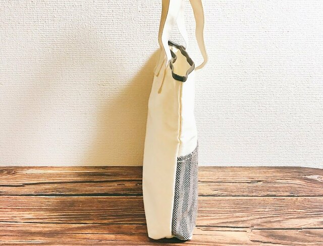 【カルディ りんごバッグ】サイズは約縦33×横38×マチ9cm。丈夫でしっかりした作りです