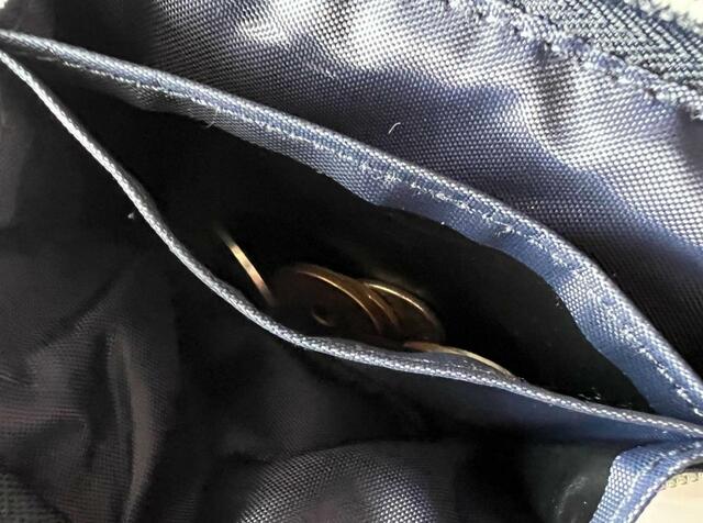 【CLATHAS（クレイサス）お財布機能付きスマホポーチ】小銭が飛び出しにくくなっているのも嬉しい