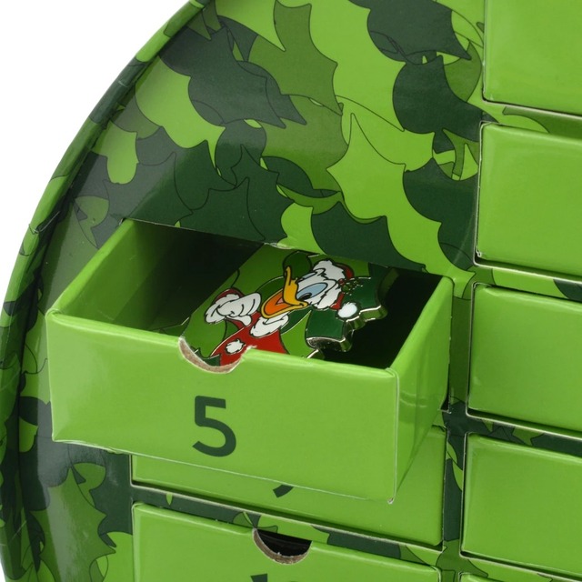 ディズニーキャラクター アドベントカレンダー ピンバッジ リース DISNEY CHRISTMAS 2022 29,700円