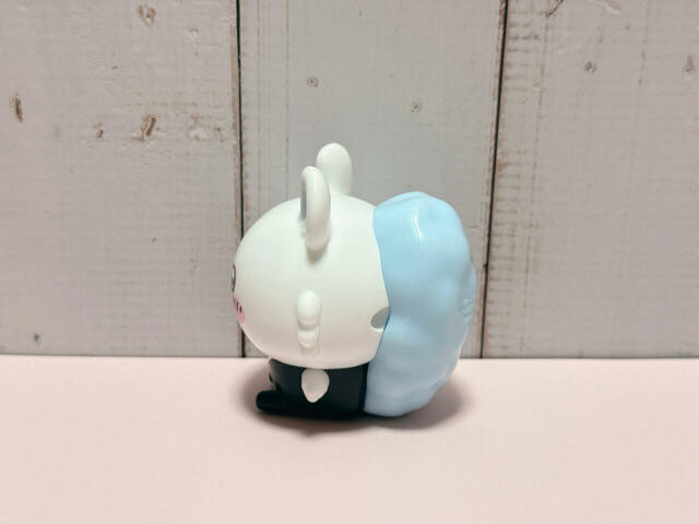 横から見るとふわっふわのしっぽのボリュームがすごい…！