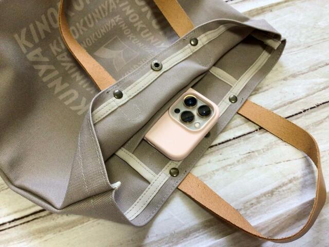 【紀ノ国屋】スマホを入れるのにぴったり