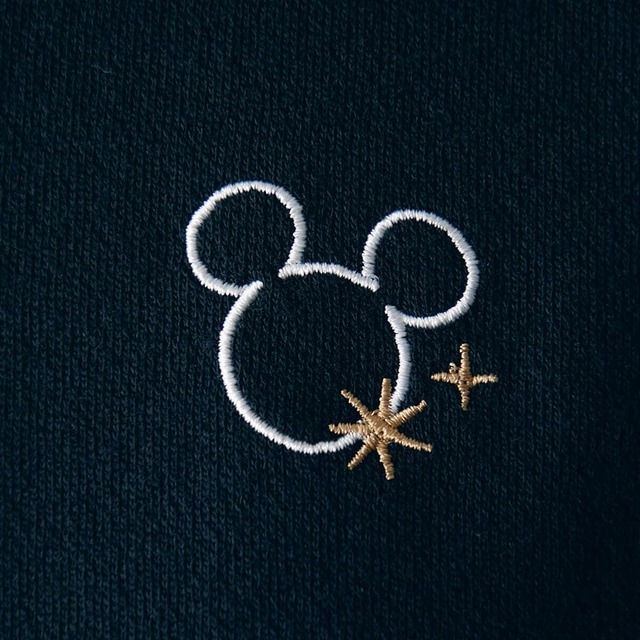 パーカ【UVケア】「ミッキーモチーフ」｜￥3,990 （税込）