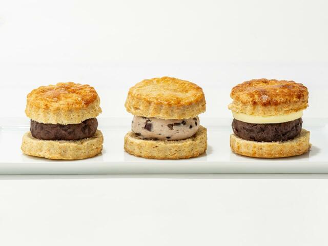 「あんバタースコーンサンド 小豆」＜価格：3個入 1,404円（税込）＞【GWもこれを選べば間違いなし！「グランスタ東京」「グランスタ丸の内」2024年オープンショップ“一番売れた逸品”をご紹介！】