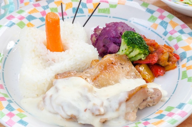 野菜の付け合わせが多いのが嬉しい! 