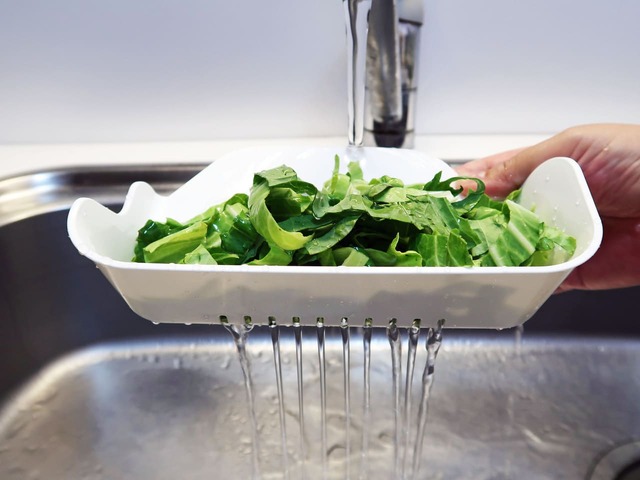 【まな板キャッチャー】水切り穴が便利！