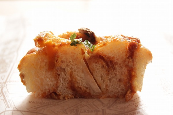 ゴントランシェリエ　かぼちゃときのこのカレーパン