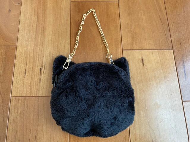 【ミートントリートポーチ(ブラック)】裏面もしっかりもふもふ