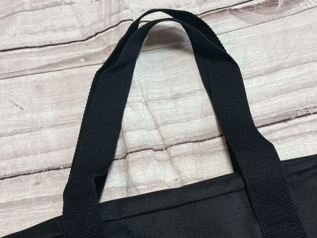肩がけできる長めの持ち手
