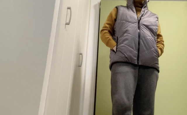 【ワークマン AERO STRETCH(エアロストレッチ)ベスト】セーター＆スウェットの部屋着スタイル