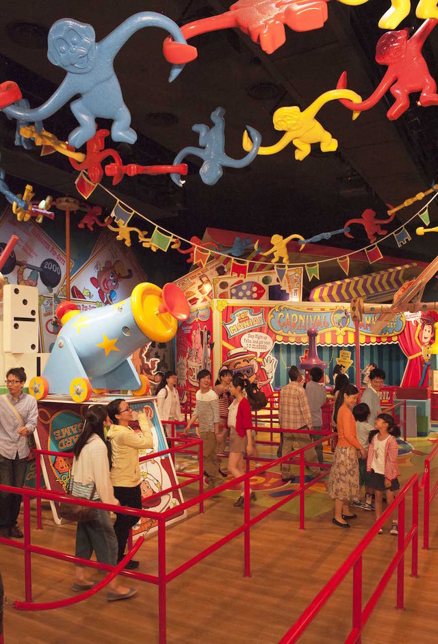 ゲストはおもちゃになって進みます