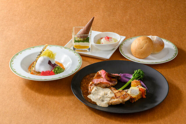 スペシャルランチセット 6,200円｜東京ディズニーシー「S.S.コロンビア・ダイニングルーム」｜東京ディズニーリゾート「ディズニー・ハロウィーン」スペシャルメニュー