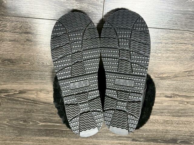 【GU フェイクムートンスリッパ】カラーはブラウン、ブラック、ベージュ、ダークブラウンがあります