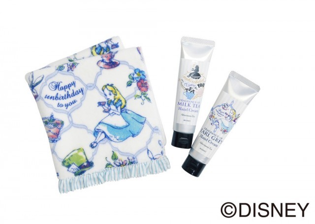 プチギフトにも。ミニタオル756円、ミルクティーの香りとアールグレイの香りから選べるハンドクリーム各864円 